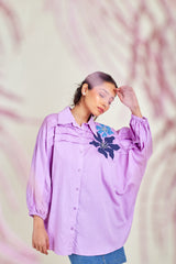 Lilac shoulder pleats shirt with denim flowers