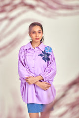 Lilac shoulder pleats shirt with denim flowers