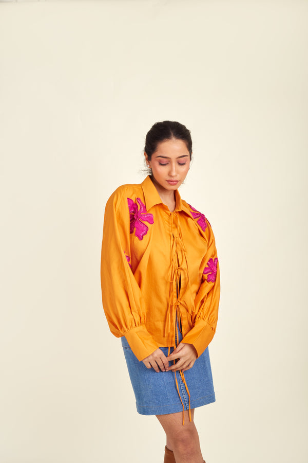 Baggy shirt with applique flowers and front knots